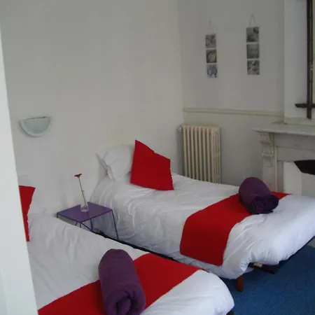 فندق Hotel Central 2*