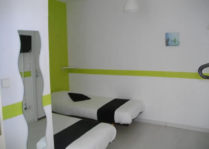 Готель Hotel Central Каркассонн