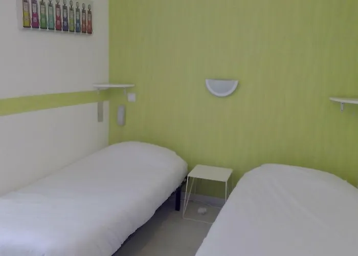 Hotel Central Отель Каркассон